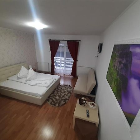 Casa Katalina 2 Hotell Buşteni Eksteriør bilde